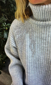 Women’s Gray Ribbed Knit Sweater with Crystal Detail – Cozy, Elegant & Chic Winter Fashion